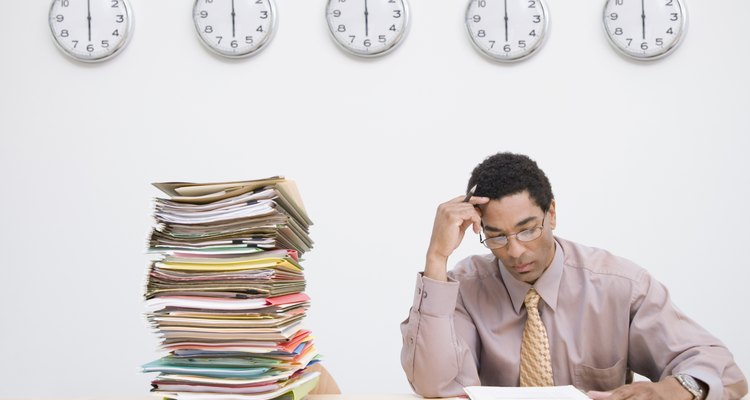 Un empleador tiene el derecho de disciplinar o despedir a un empleado que no acepta trabajar una determinada cantidad de horas.