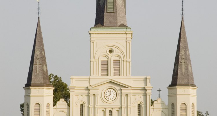 A catedral de St. Louis em Nova Orleans é nomeada em homenagem ao rei francês