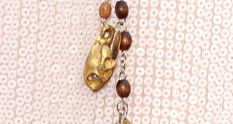 Detalle de un collar usado por la actriz Hayden Panetierre