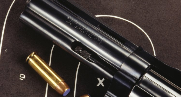 A Taurus fabrica diversas armas de fogo, incluindo pistolas semi-automáticas e revólveres tradicionais