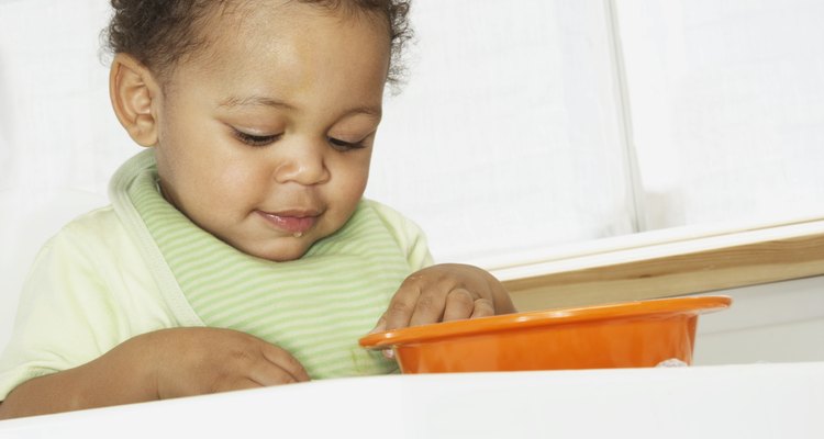 Supervisa la hora de la comida con cuidado para tu hijo.