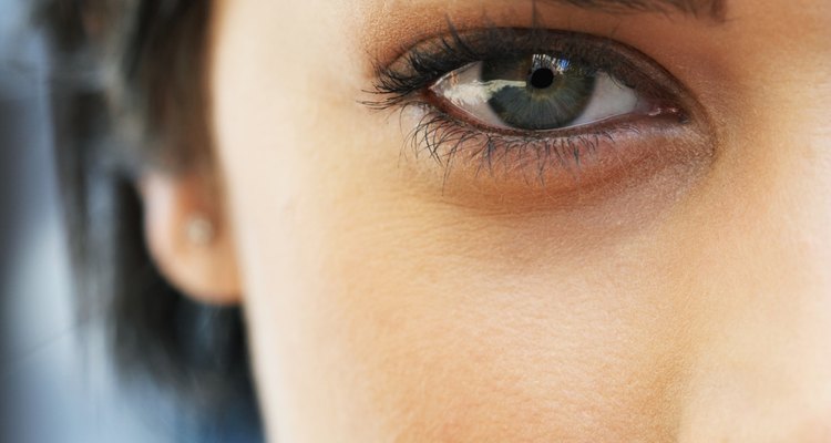 Os sentidos dos seres humanos e seus órgãos especializados: orelha, nariz, olhos, pele e boca