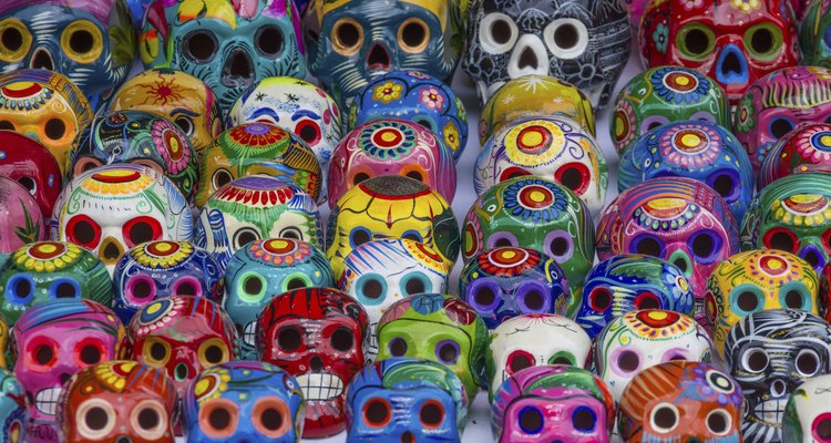 La mayoría de los países latinoamericanos celebran el día de los muertos.