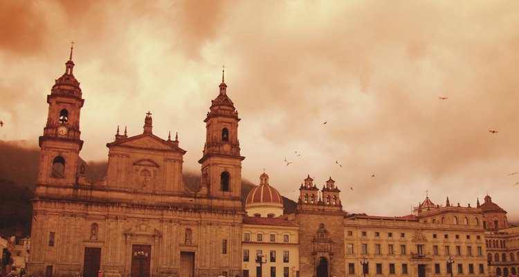 Bogotá conserva muchas construcciones coloniales en su centro histórico.
