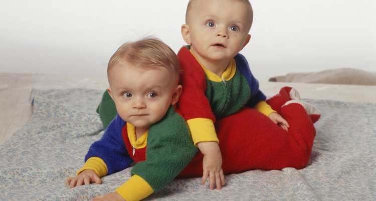 El adoptar gemelos puede traer doble alegría.