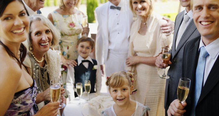 Una recepción de boda reúne a personas de todas partes de la vida de la pareja.