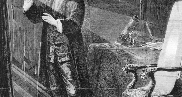 Sir Isaac Newton descubrió la composición de la luz blanca.