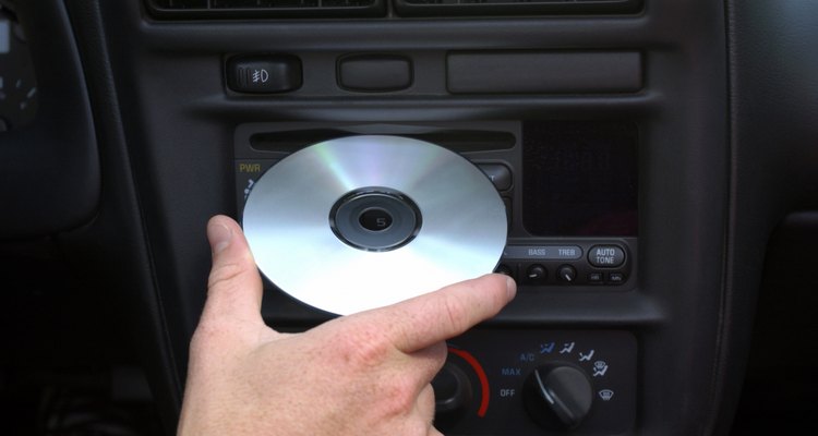 É possível recuperar CDs que ficaram presos em sons automotivos