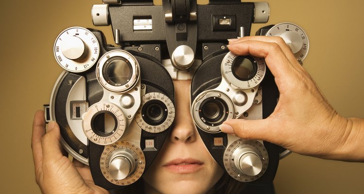 Consulte regularmente seu oftalmologista para manter a qualidade de seus óculos