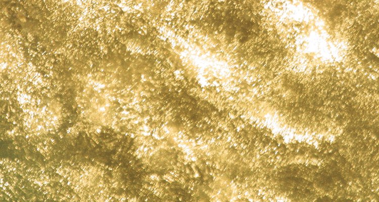 O mercúrio pode ser usado para extrair ouro bruto de minério