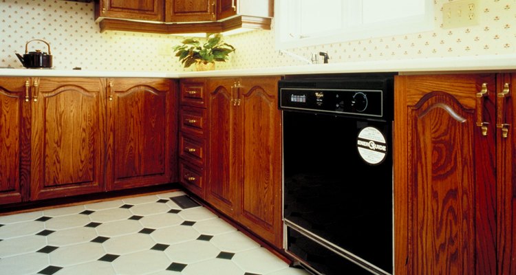El linóleo es una opción ideal para el piso de las cocinas de alto tráfico.