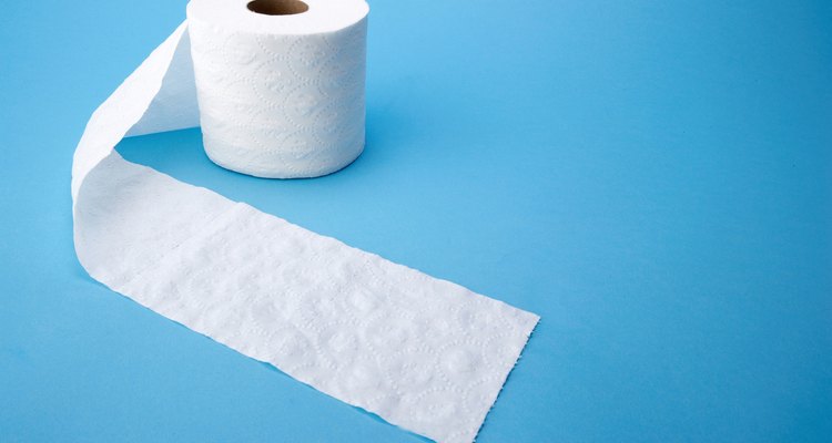 El papel higiénico también saca la grasitud de la piel, pero también el maquillaje.