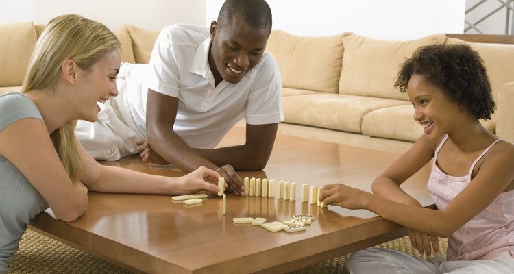 O UNO Stacko é um jogo divertido para brincar com a família ou os amigos