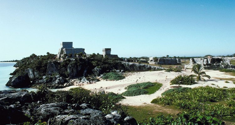 Tulum es una de las únicas ruinas mayas junto al mar.