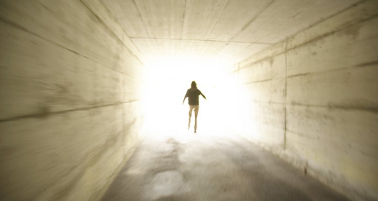 La proverbial "luz al final del túnel" difícilmente se parece a la gloria del Cielo.