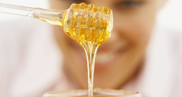 La miel es un hidratante natural que atrae la humedad al cabello seco.