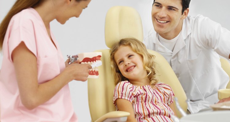 El consultorio odontológico pediátrico hace que la visita al dentista sea divertida para los niños.
