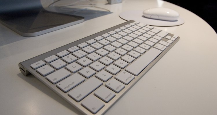 how to turn on macbook with keyboard
