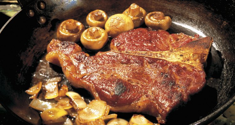 Hacer una carne a la plancha carameliza el exterior mientras que deja los jugos en el interior.