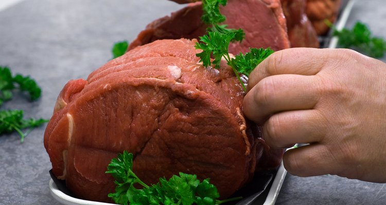 La carne de cerdo cruda dura hasta cinco días en el refrigerador.