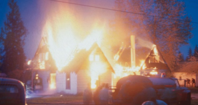 Después de un incendio, el propietario de una casa a menudo debe hacer frente a la pérdida de sus posesiones más valiosas.