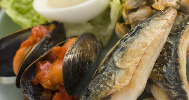 Trate as sardinha com cuidado, pois são pequenas e delicadas