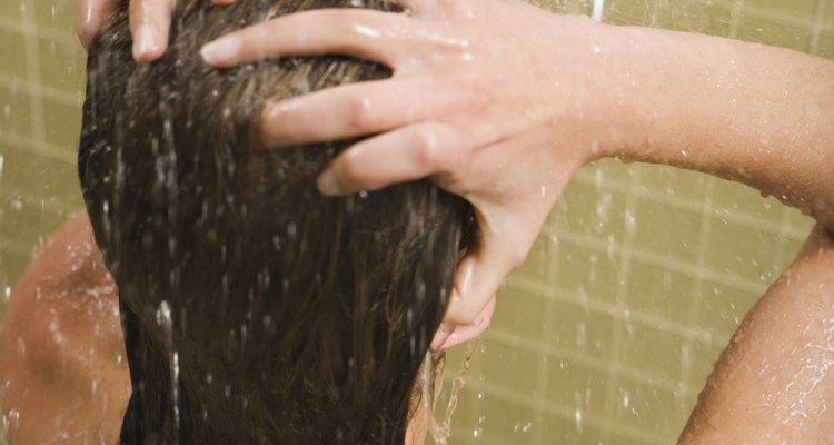 La regulación específica que deberías seguir depende de los códigos de plomería locales donde está instalado el desagüe de la ducha.