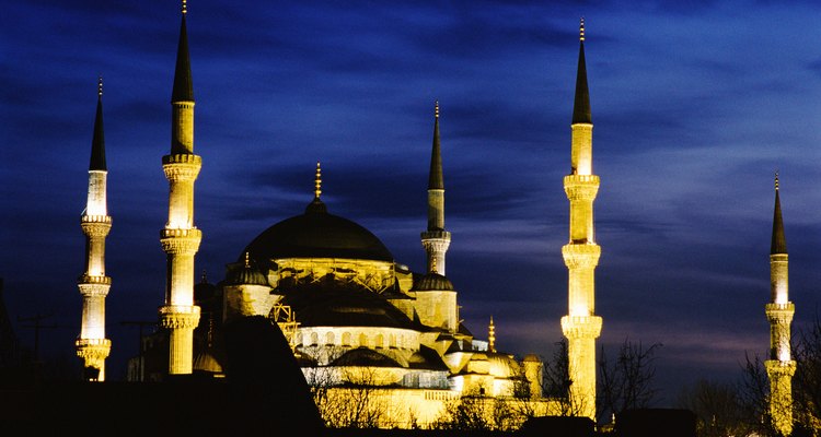 Los musulmanes convirtieron la catedral ortodoxa de Hagia Sophia en una mezquita en 1453.