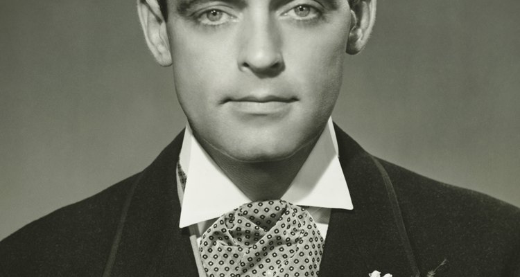 An ascot can be worn with tie pins or other accessories.