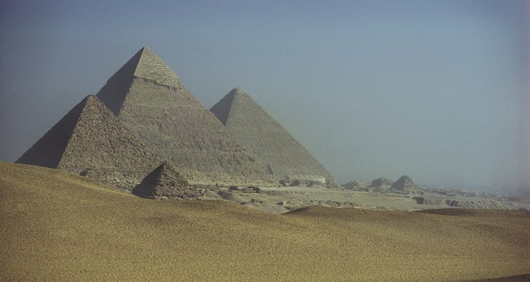 Egipto está definido tanto por las dunas del Sahara, como por sus pirámides.