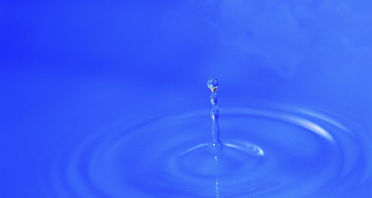 El agua es un ejemplo de materia en una fase líquida.