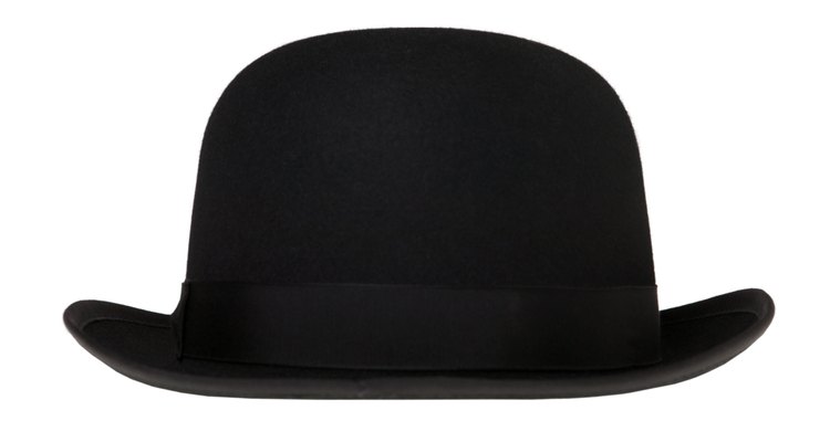 Um pequeno chapéu preto serve para a fantasia