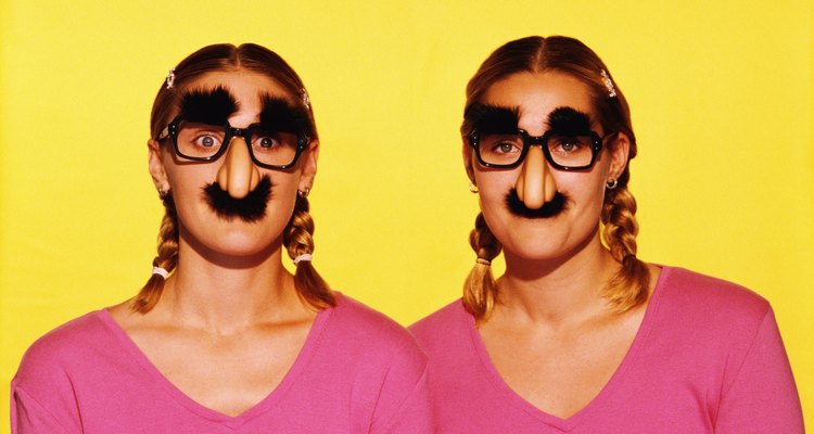 Faça seu próprio bigode falso em casa