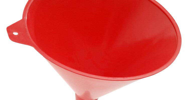 Improvise your feeder baffle using slippery-sided kitchen objects.