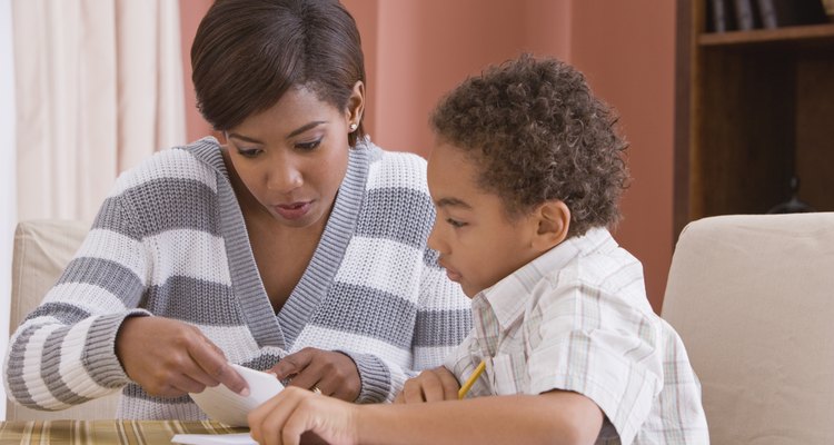 Motiva a tu hijo con actividades manuales para ayudarlo a entender los plurales.