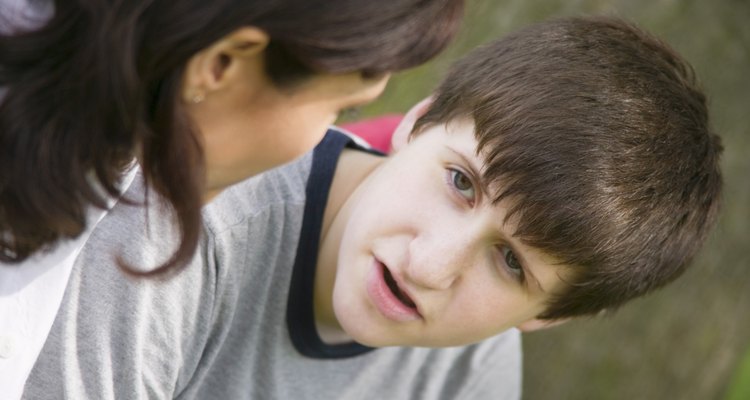 Inicia una conversación preguntándole a tu hijo sobre que te comente sobre los aspectos más importantes de la actualidad.
