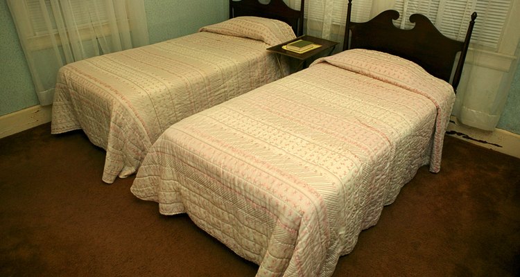 A conversão de duas camas de solteiro em uma de casal é fácil