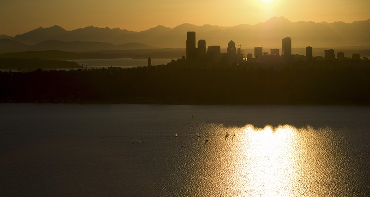 El horizonte de Seattle se puede ver desde Alki Beach.