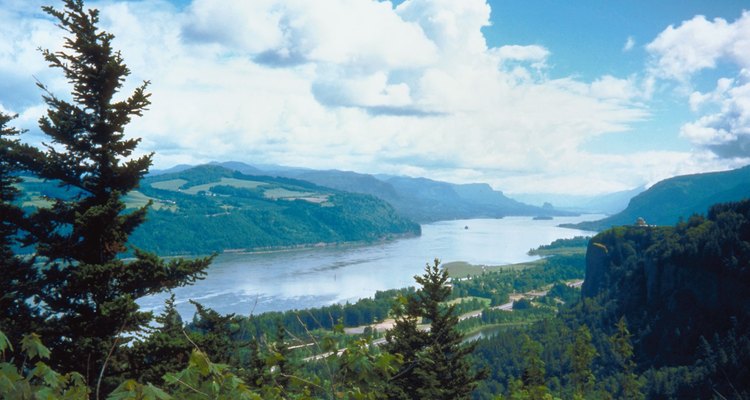 Los mochileros en Columbia River Gorge encuentran un escenario monumental en una rápida caminata de Portland.