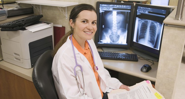 A radiografia computadorizada (RC) esta sendo cada vez mais utilizada e aos poucos está substituindo a radiografia convencional
