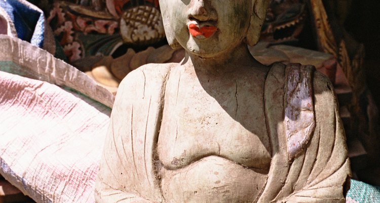 O Buda é representado de muitas maneiras diferentes na arte e na escultura