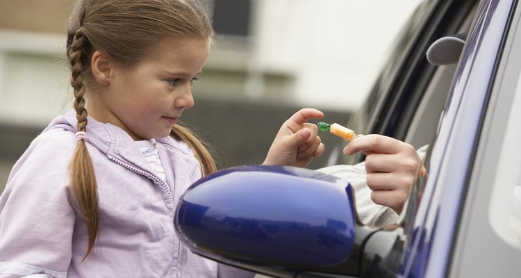 Explica a los niños qué hacer cuando enfrenten una situación de riesgo.