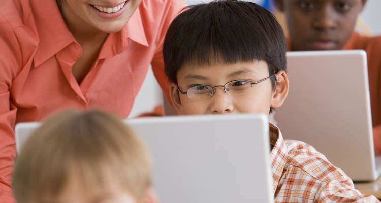 Las laptops y tabletas digitales han remplazado el papel y los lapices en los salones de clase.