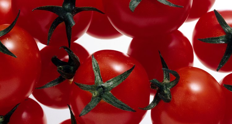 Por causa de seu tamanho, os tomates cereja são ideais para colocar em espetos e espetinhos
