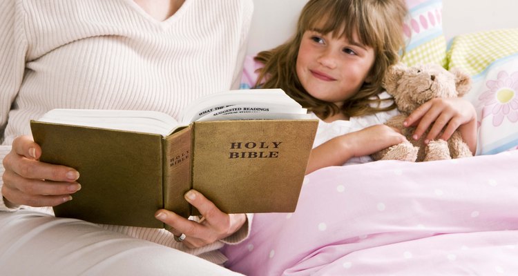 La Biblia está llena de muchas historias interesantes que fascinan a los niños.