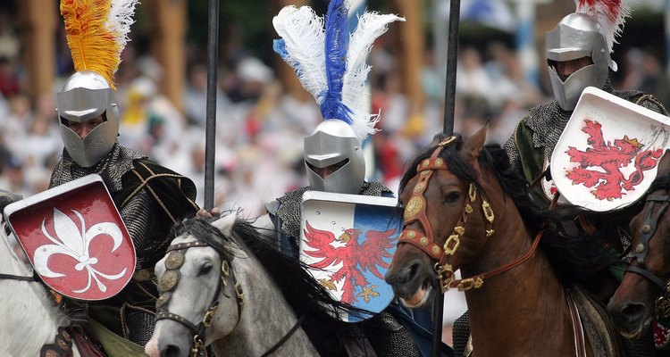 Cavaleiros carregavam escudos para proteção e identificação