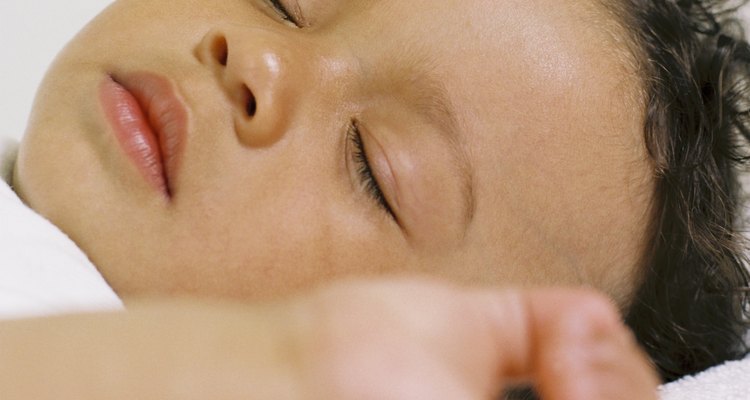 Puede haber un mayor riesgo de muerte súbita en los niños que descansan sobre sus estómagos.