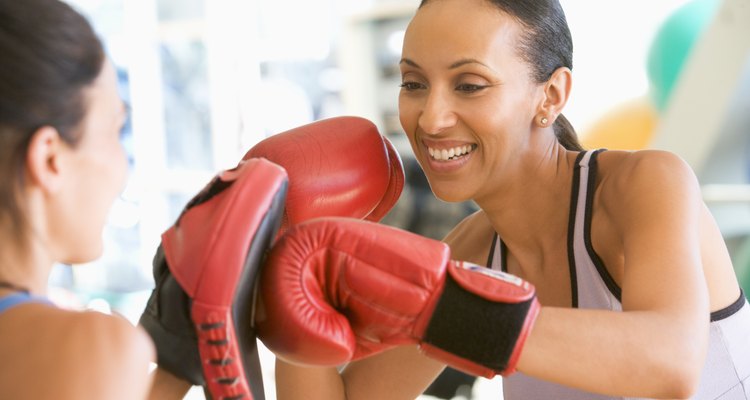 Mulheres treinando boxe