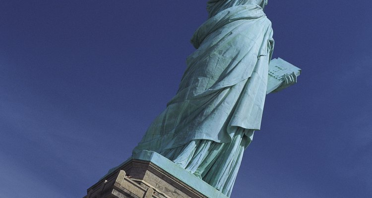 Para obtener la ciudadanía, debes haber vivido en los Estados Unidos por lo menos cinco años.