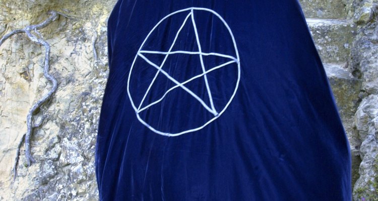 El pentagrama con frecuencia es asociado con lo sobrenatural.